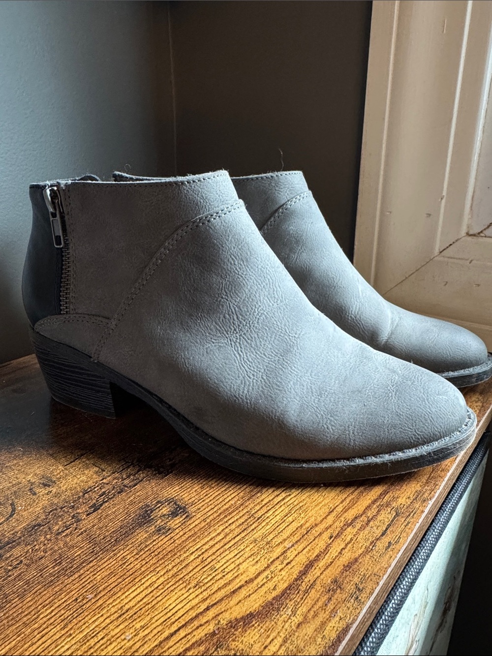 Union Ankle Boot Grey and Black size 8